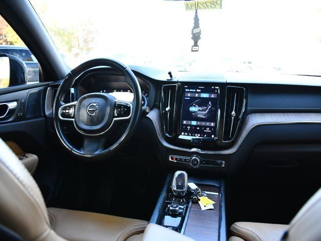 2022 Volvo XC60 B5 Inscription