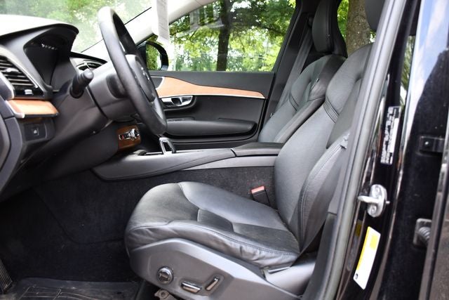 2023 Volvo XC90 B5 Plus