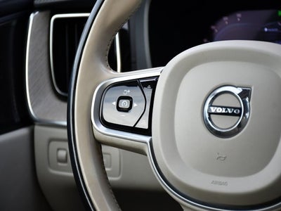 2022 Volvo XC60 B5 Inscription