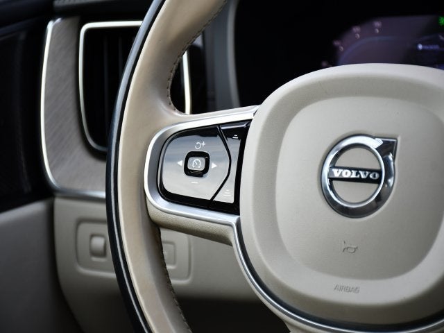 2022 Volvo XC60 B5 Inscription