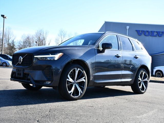2023 Volvo XC60 B5 Ultimate Dark Theme