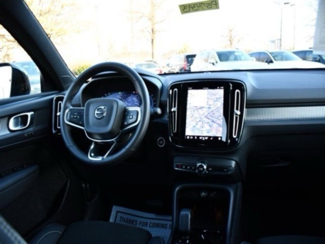 2025 Volvo XC40 B5 Plus Dark Theme