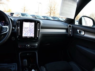 2025 Volvo XC40 B5 Plus Dark Theme