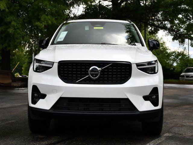 2025 Volvo XC40 B5 Plus Dark AWD's photo
