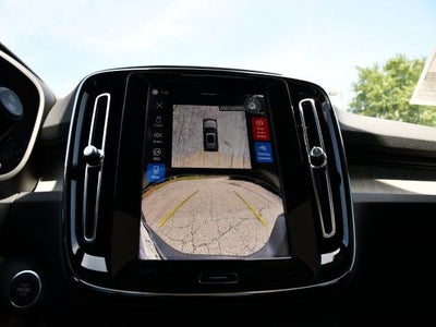 2025 Volvo XC40 B5 Plus Dark Theme