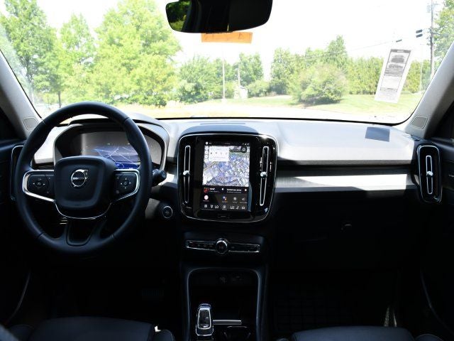 2025 Volvo XC40 B5 Plus Dark Theme