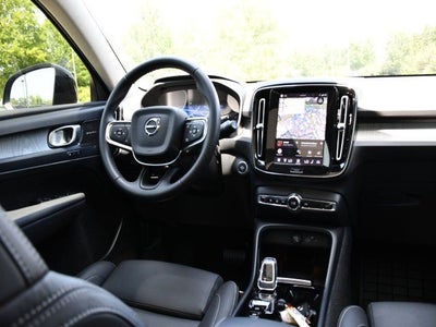 2025 Volvo XC40 B5 Plus Dark Theme