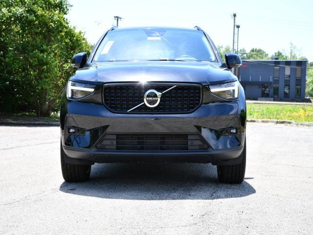 2025 Volvo XC40 B5 Plus Dark AWD's photo