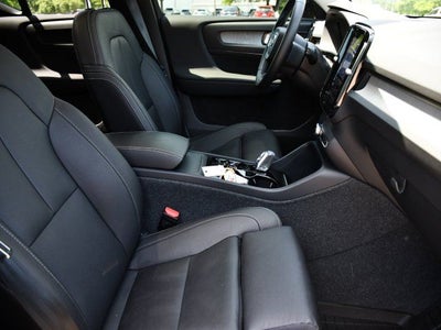 2025 Volvo XC40 B5 Plus Dark Theme