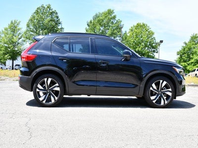 2025 Volvo XC40 B5 Plus Dark Theme