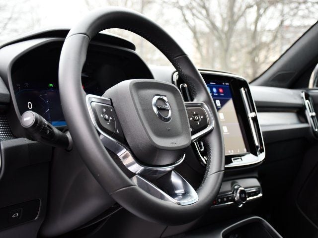 2025 Volvo XC40 B5 Plus Dark Theme