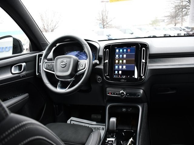 2025 Volvo XC40 B5 Plus Dark Theme