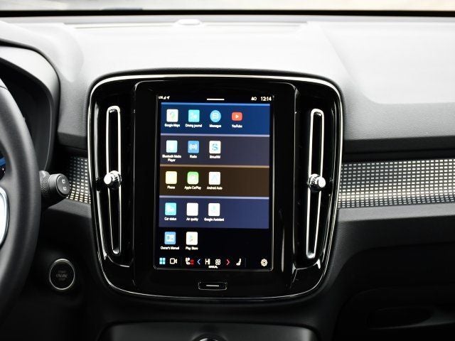 2025 Volvo XC40 B5 Plus Dark Theme