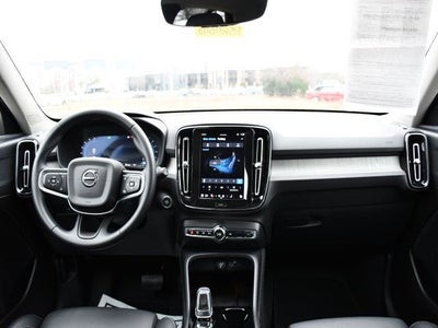 2025 Volvo XC40 B5 Plus Bright Theme