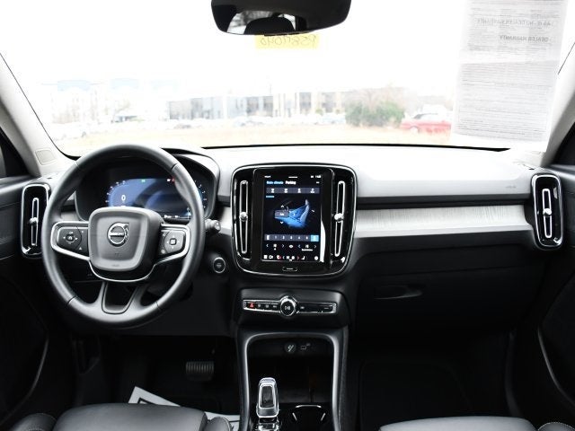 2025 Volvo XC40 B5 Plus Bright Theme