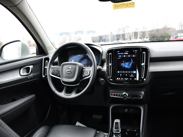 2025 Volvo XC40 B5 Plus Bright Theme