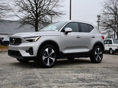 2025 Volvo XC40 B5 Plus Bright Theme