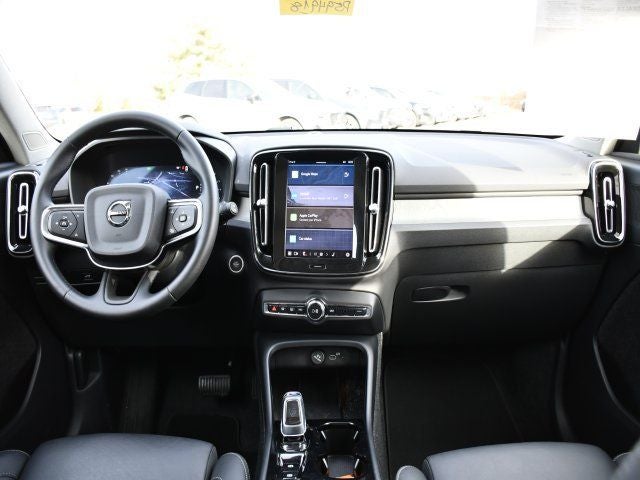 2025 Volvo XC40 B5 Plus Bright Theme