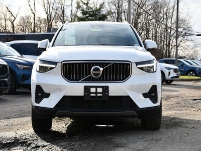 2025 Volvo XC40 B5 Plus Bright Theme