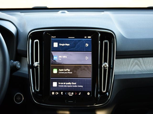 2025 Volvo XC40 B5 Plus Bright Theme