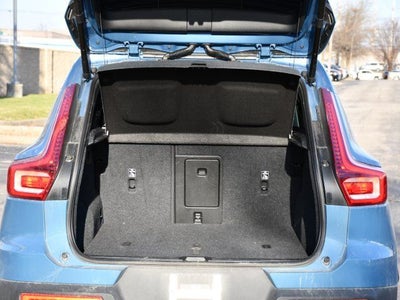 2025 Volvo XC40 B5 Plus Bright Theme