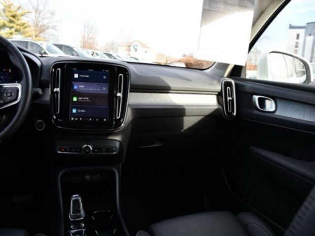 2025 Volvo XC40 B5 Plus Bright Theme