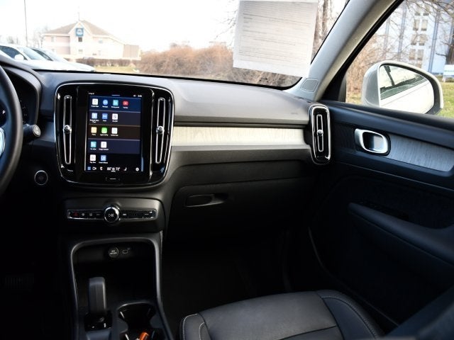 2025 Volvo XC40 B5 Core