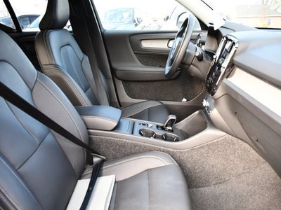 2025 Volvo XC40 B5 Core