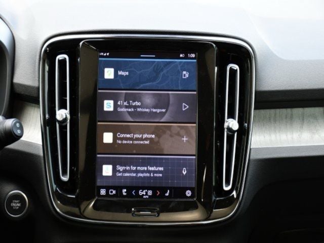 2025 Volvo XC40 B5 Core