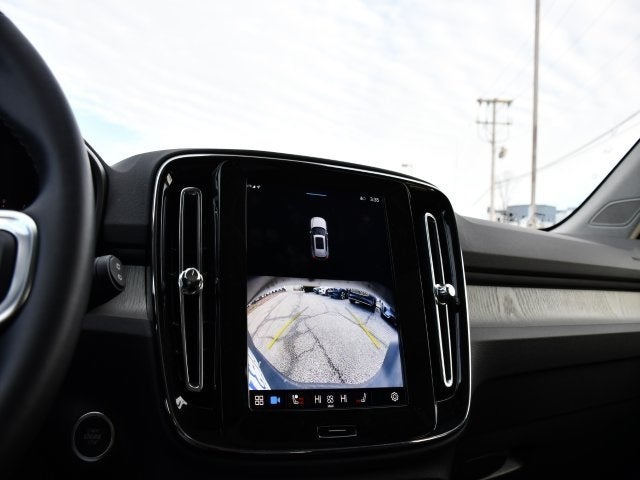 2025 Volvo XC40 B5 Core