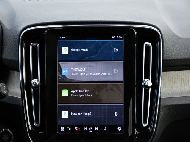 2025 Volvo XC40 B5 Core