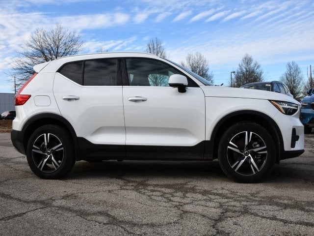 2025 Volvo XC40 B5 Core