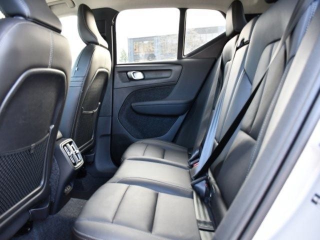 2025 Volvo XC40 B5 Core