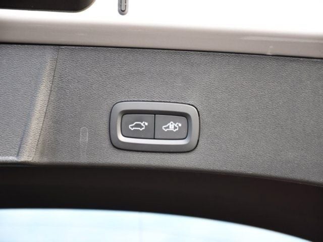 2025 Volvo XC40 B5 Core