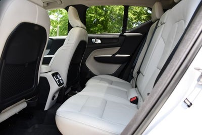 2023 Volvo XC40 B5 Plus Dark Theme