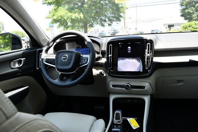 2023 Volvo XC40 B5 Plus Dark Theme