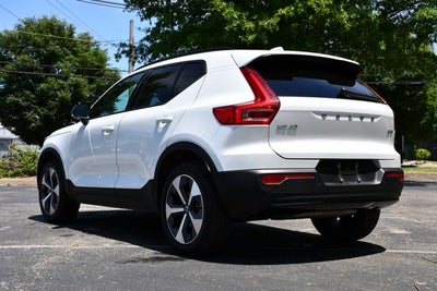 2023 Volvo XC40 B5 Plus Dark Theme