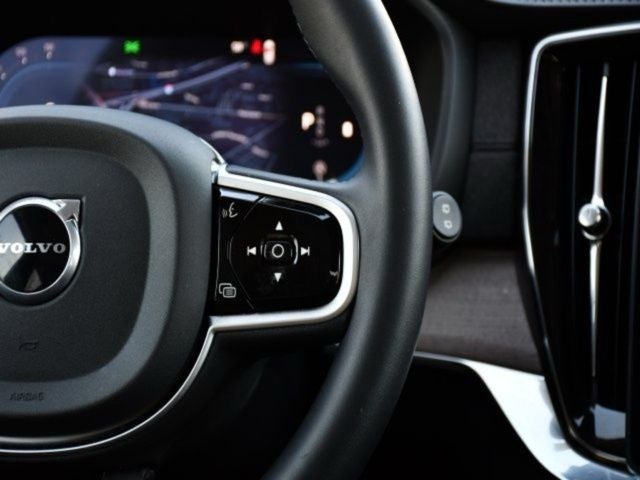 2025 Volvo XC90 B5 Plus 2025.5