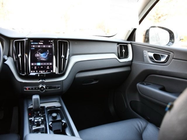 2025 Volvo XC60 B5 Plus