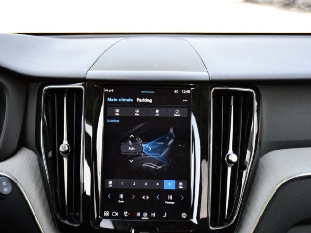 2025 Volvo XC60 B5 Plus