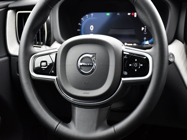 2025 Volvo XC60 B5 Plus