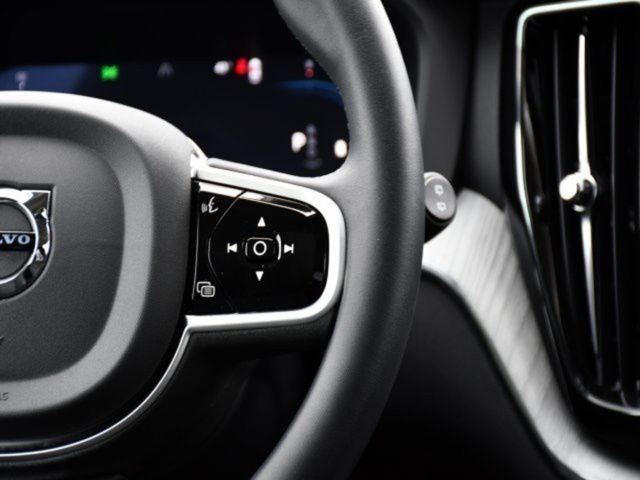 2025 Volvo XC60 B5 Plus