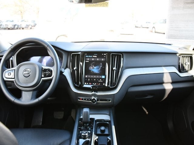 2025 Volvo XC60 B5 Plus